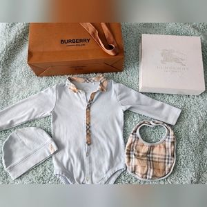 Authentic BURBERRY CHILDREN SET 9M - LIGHT BLUE